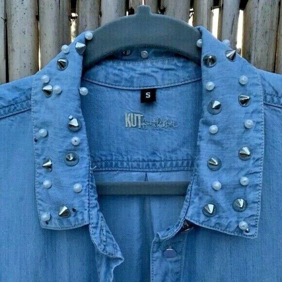 Kut from the Kloth Chambray studded shirt S - Picture 2 of 6